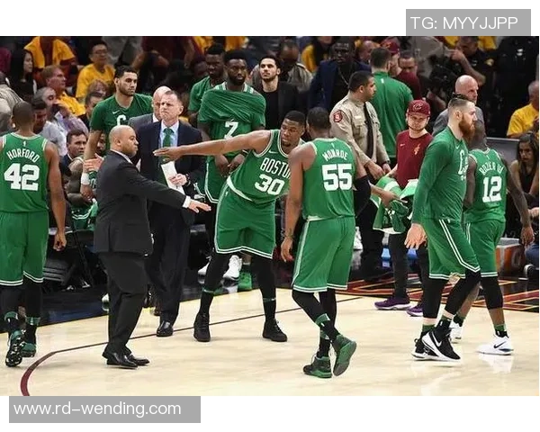 凯尔特人与奇才的激烈对决第四节精彩回顾与关键时刻分析 凯尔特人与奇才的激烈对决第四节精彩回顾与关键时刻分析