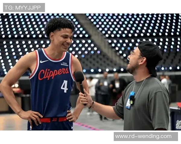 爆砍44+7+9仍输球！马克西超哈登成最强牛马，三巨子沦为笑话